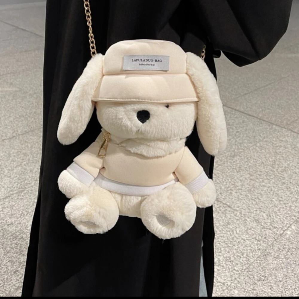 Cool doggo 🐶 👜